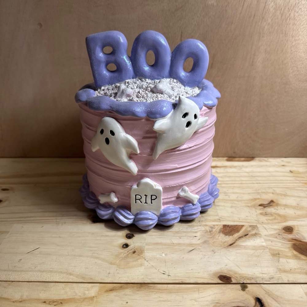 NEW Halloween Faux Cake Pastel Frosting and Ghosts Realistic Decor